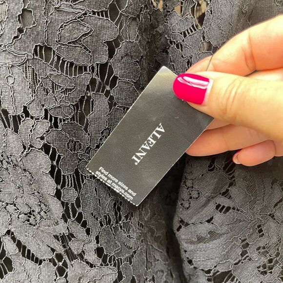 NWT Alfani Lace Blouse Bubble Hem Bell Sleeve Size M Elegant Feminine Romantic - Picture 8 of 9